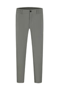 Vooraanzicht van klassieke grijze slim fit herenbroek met strakke pasvorm