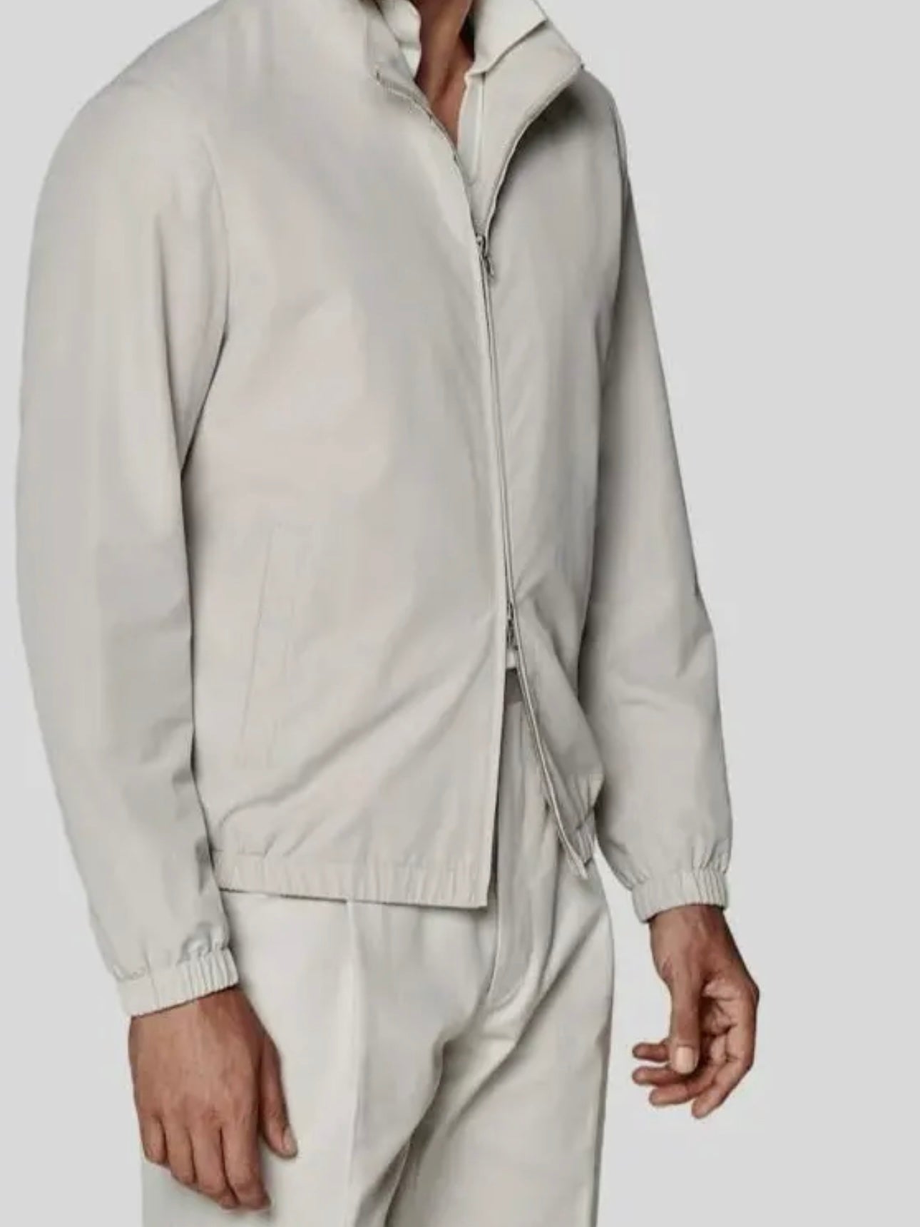 Achterkant heren bomberjack pearl - minimalistisch design witte achtergrond uitgezoomd